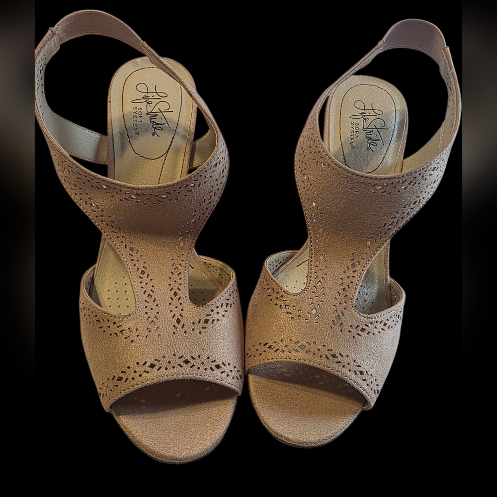 Life Stride Women's Tan Sandals